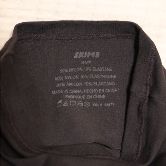 Skims Black Top - Picture 2 of 2